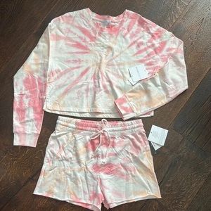 28. Beyond Yoga Weekend Pullover & Come Through Shorts Set Size Large